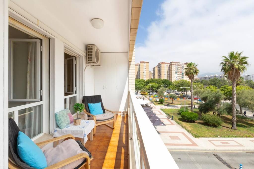 Playa Huelin Apartamento Apartment Malaga Exterior photo
