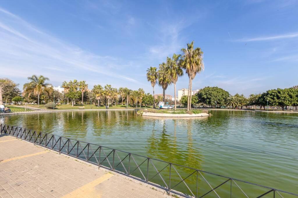 Playa Huelin Apartamento Apartment Malaga Exterior photo